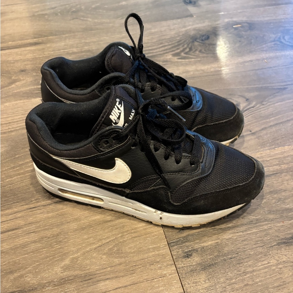 Nike Men's Black and White Air Max Sneakers